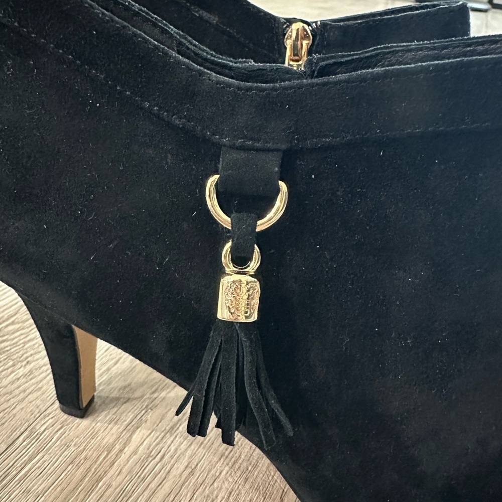 Vince Camuto Vecka Black Suede Heeled Bootie Size 9.5 M - Picture 4 of 14